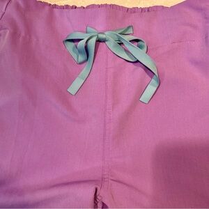 Figs Women’s Purple YOLA 6-Pocket Scrub Pants straight leg with Teal Tie, M